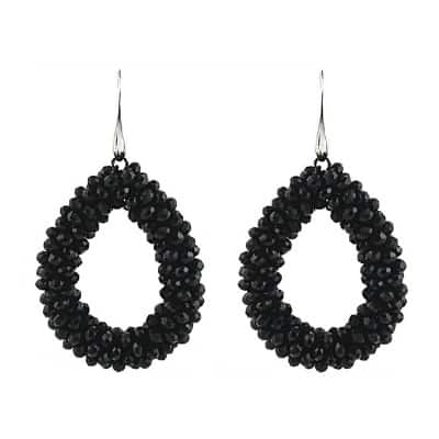 Oorbellen van zwarte facetkraaltjes Oorbellen van zwarte facetkraaltjes