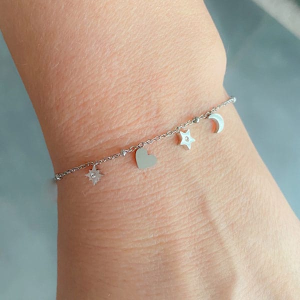 Armbandje-met-kleine-bedels-zilver-klein