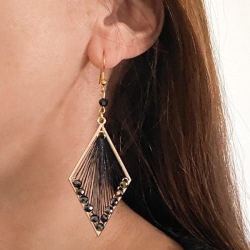 Oorbellen ruit met facetkralen zwart goud