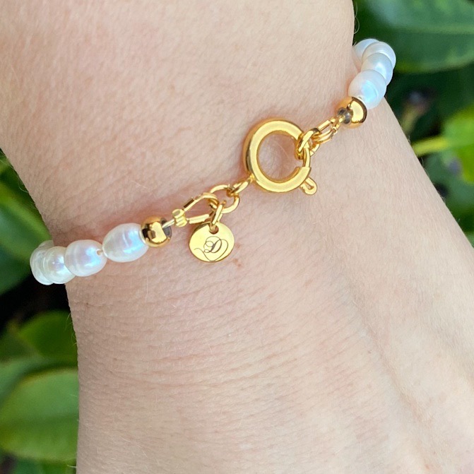 Parel armband met boeislot goud